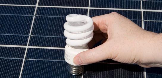 panneau pv et lampe.jpg